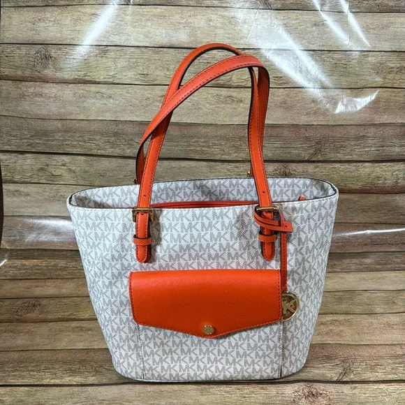 NWOT- Jet Set Medium Multifunction Pocket Tote Bag with Wallet - Picture 3 of 16